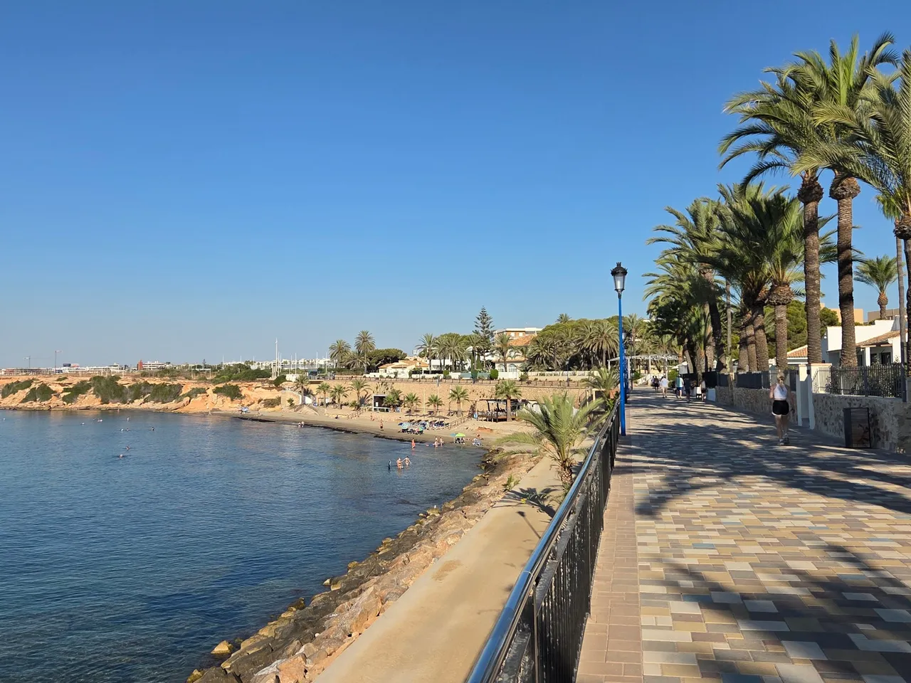 Rannapromenaad Orihuela Costa rannikul